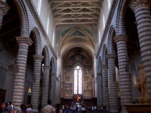 Interno_duomo_Orvieto
